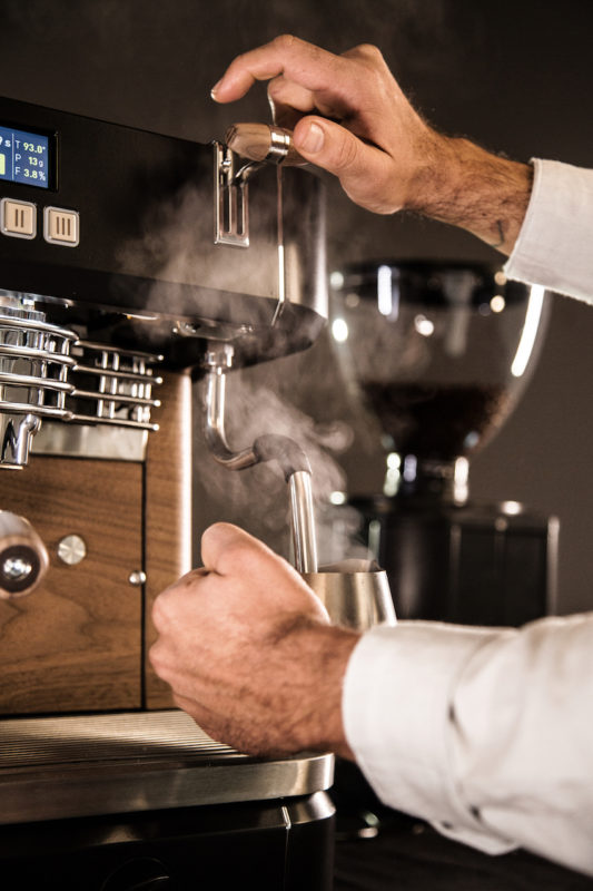 Professionele koffiemachine voor de horeca: waar moet je op letten?