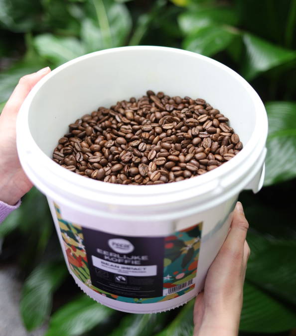 Herbruikbare en afwasbare emmer als duurzame verpakking voor koffie